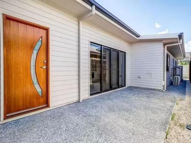 Nice 2/5 Merino Street, Park Ridge, QLD 4125