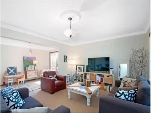Deal! 2/5 Morven Court, Castle Hill House for rent Listed by.