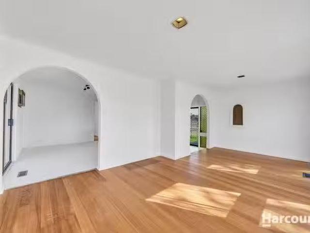 Just in! 25 Dover Street, ALBANVALE, VIC 3021 House for Rent