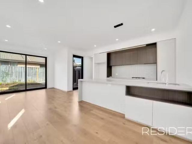 Just in! 25 Everlasting Boulevard, South Morang VIC 3752