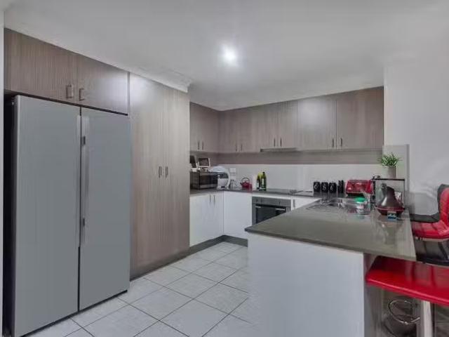 Cheap 25 Joshua Place, Oxenford, QLD 4210