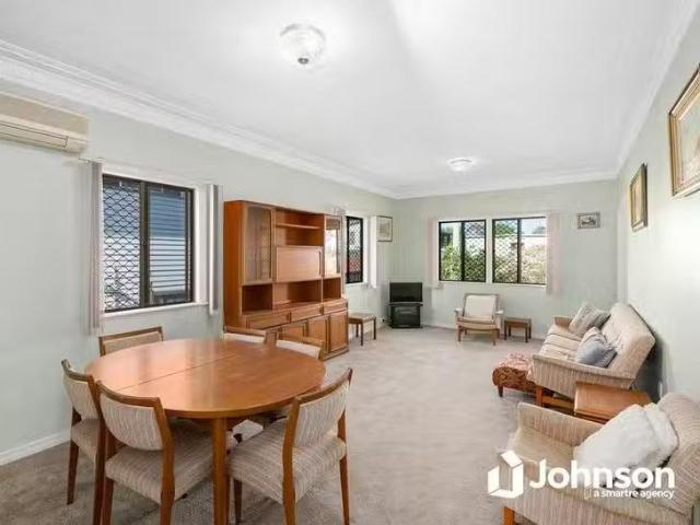 Charming 25 Russell Avenue, Norman Park, QLD 4170
