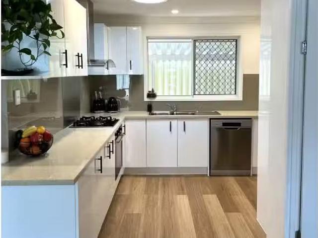 Unique 2/5 Riccarton Place, Labrador Townhouse for rent Liste.