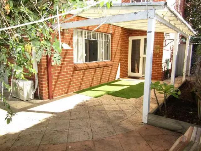 Unique 2/5 Smith Street, Perth, WA 6000