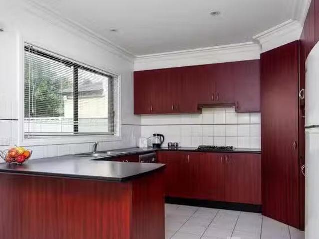 Rental! 25 The Crescent, Point Cook, VIC 3030