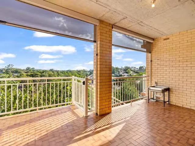 Deal! 25A Flinders Drive, Valley View, SA 5093