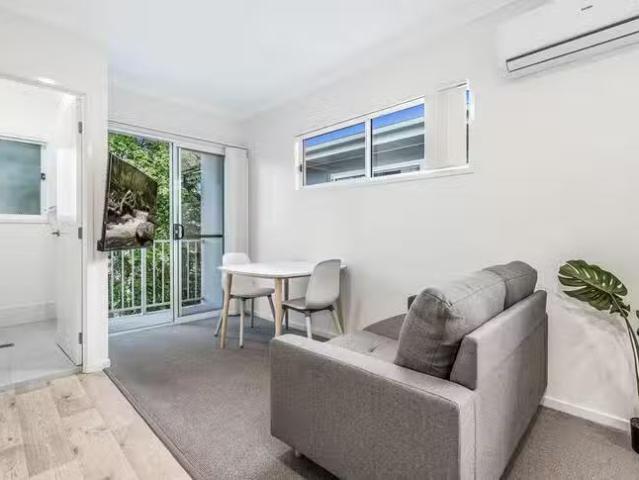 Deal! 2/60 Lancelot Street, Tennyson, QLD 4105