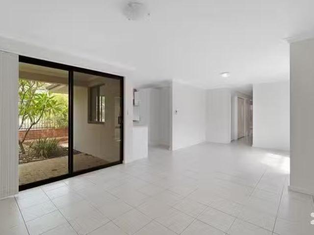Cheap 2/67 West Churchill Avenue, Lake Coogee, WA 6166