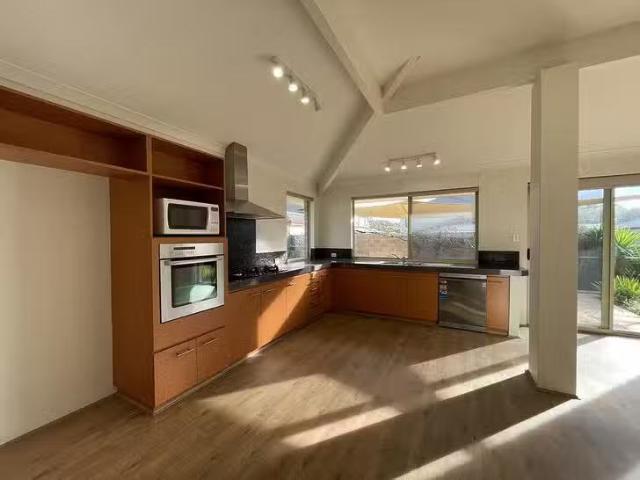 Unique 2/69 Welwyn Avenue, Salter Point, WA 6152