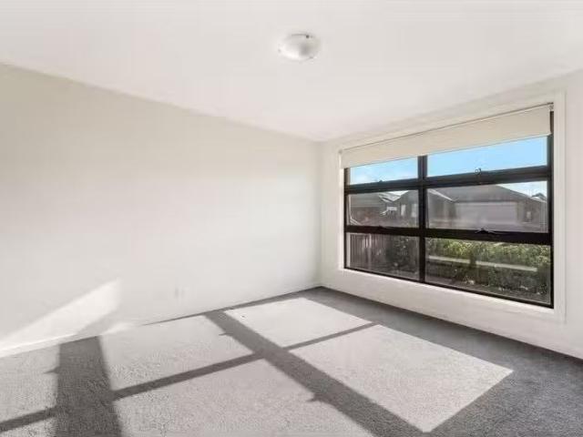 Deal! 26 Macksville Street, CARNES HILL House for rent Listed.