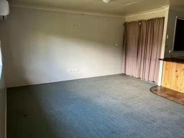 Just in! 2/6 Hinton Street, Koongal, QLD 4701