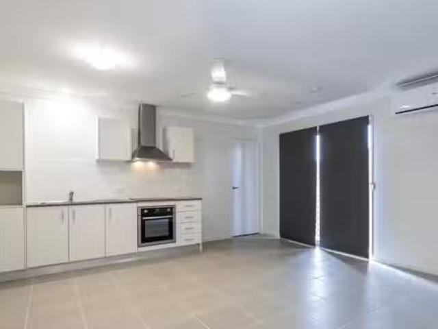 Nice 2/6 Stanicki Circuit, Bellbird Park, QLD 4300