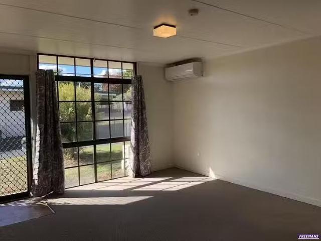 Cozy 2/6 Thorn Street, Kingaroy, QLD 4610