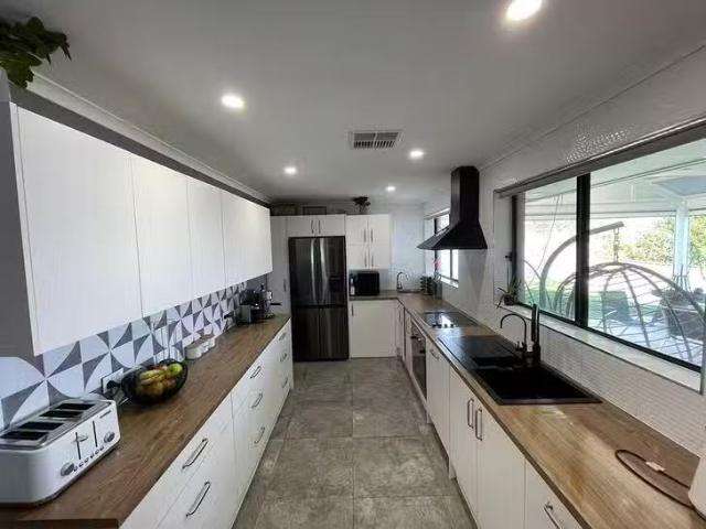 Just in! 27 Manunda Way, Hallett Cove, SA 5158
