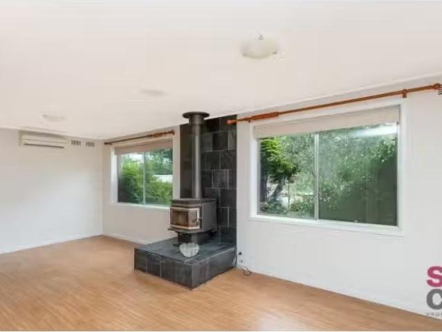 Cozy 27 Ogilby Crescent, Page House for rent Listed by Seminara