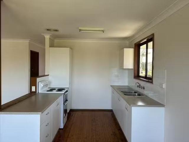Cheap 27 Boollwarroo Parade, Shellharbour, NSW 2529