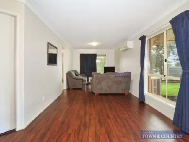 Charming 27 Eleanor Close, ARMIDALE House for rent Listed by.