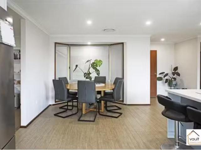 Charming 27 Paperbark St, Albion Park Rail House for rent Lis.