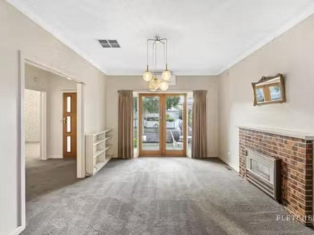 For Rent! 27 Rialton Avenue, Blackburn North VIC 3130 House.