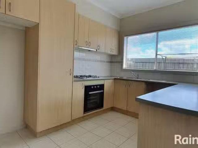 Just in! 27 The Glades, Taylors Hill VIC 3037
