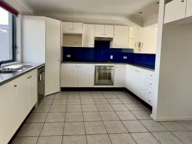 Cozy 2/87 Hannell Street, Wickham Townhouse for rent Listed b.
