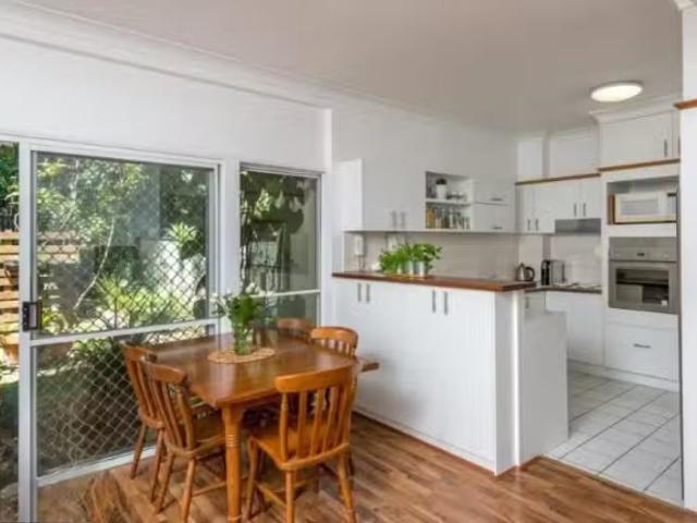 Cozy 2/84 86 Musgrave Road, Indooroopilly, QLD 4068