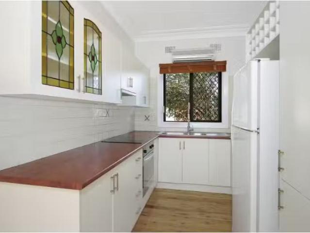 Deal! 2/8 Armstrong Street, West Wollongong Apartment for rent.