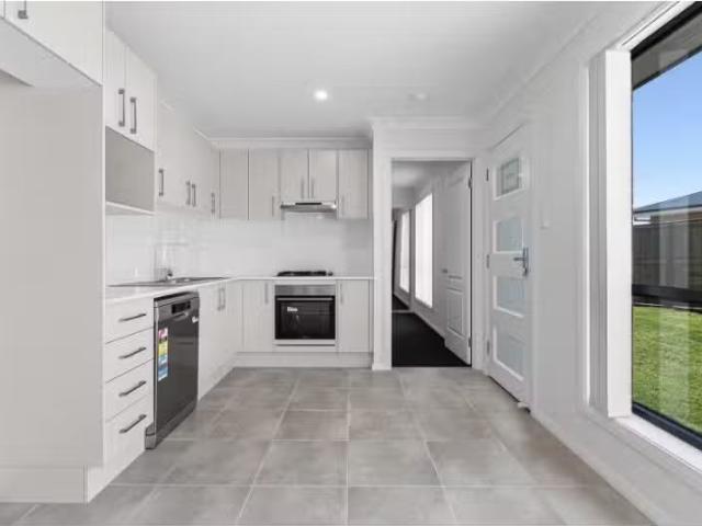 Cozy 2/8 Crossing Street, Bellbird Apartment for rent Listed.