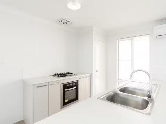 Cozy 28 Darbyshire Parade, Alkimos, WA 6038