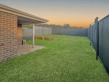 Nice 2/8 Elm Drive, Gunnedah Townhouse for rent Listed by Rac.