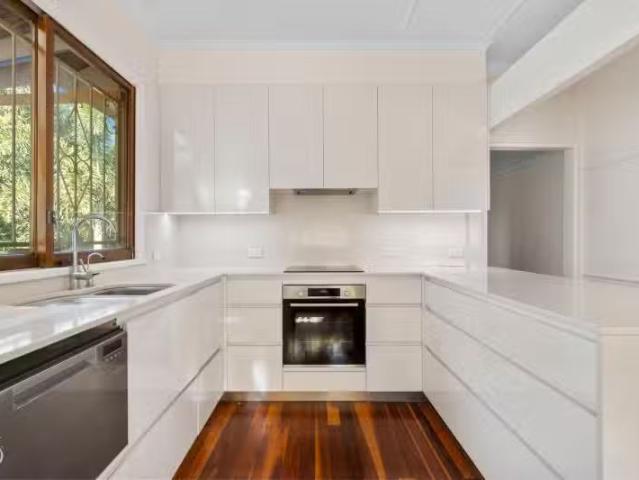 Charming 28 Price Street Room 4, Wooloowin QLD 4030