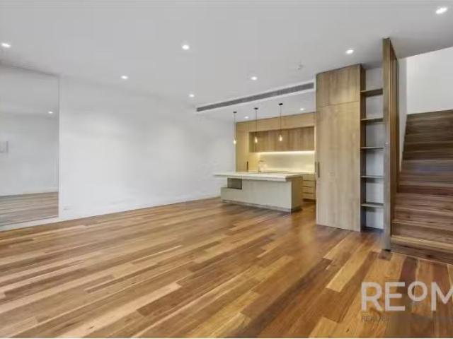 Cheap 28a Haines Street, North Melbourne Townhouse for rent L.