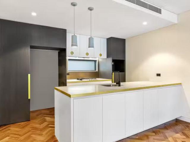 Nice 293 Abercrombie street, Darlington NSW 2008