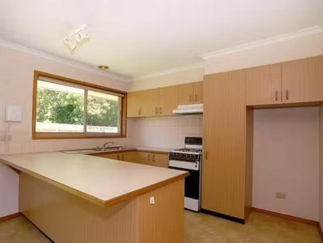 Nice 2/96 Forest Road, Ferntree Gully, VIC 3156