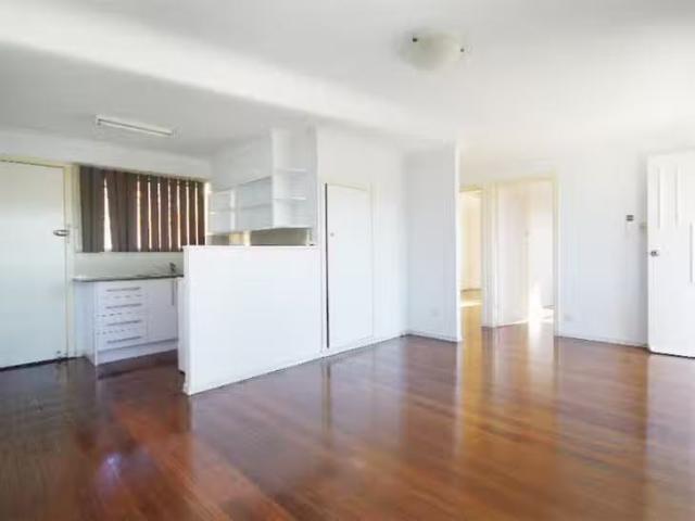 Unique 2/96 Ridge Street, Greenslopes, QLD 4120