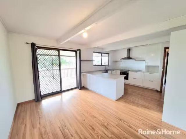 Deal! 29 Allison Avenue, NOWRA House for rent Listed by Leoni.