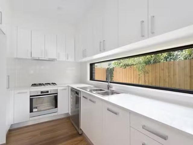 Cheap 2/9 Bamfield Road, Heidelberg Heights VIC 3081