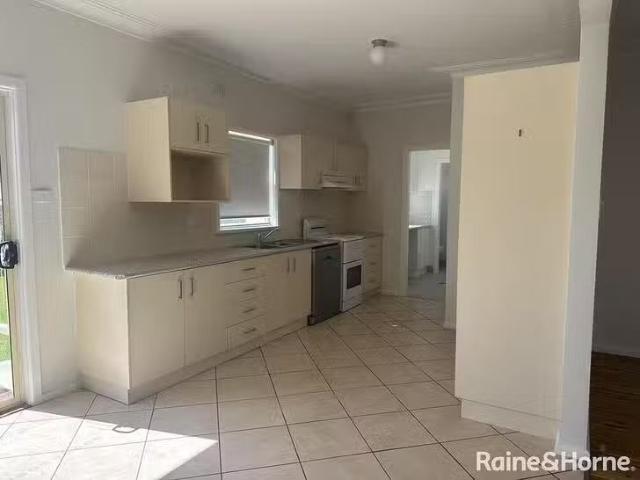 Just in! 29 Churchill Street, South Tamworth, NSW 2340