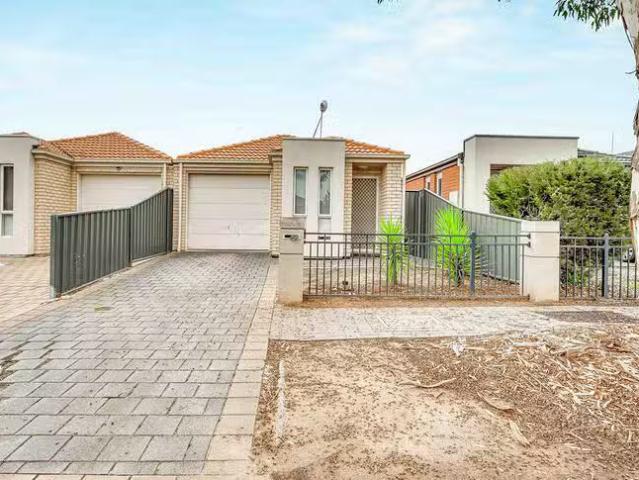 Just in! 29 Lonsdale Crescent, Andrews Farm, SA 5114