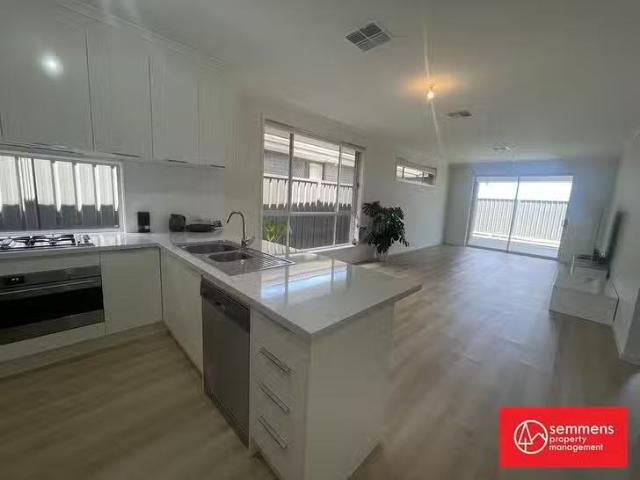 Deal! 29 Samphire Avenue, Andrews Farm, SA 5114