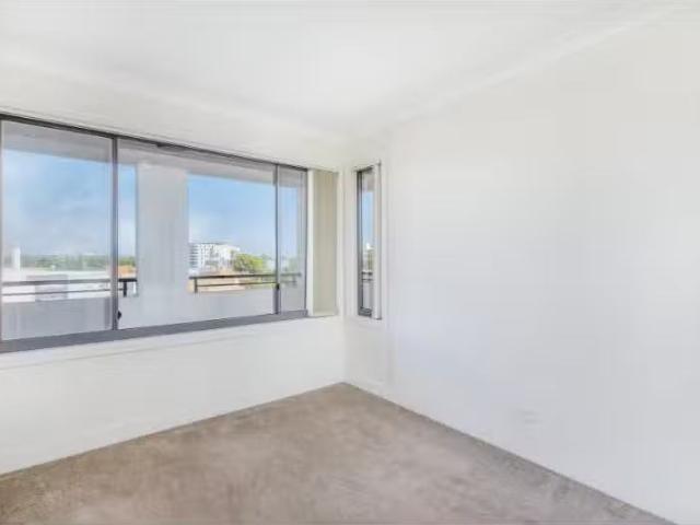 Just in! 20/10 20 Mac Kay Street, CARINGBAH Apartment for rent.
