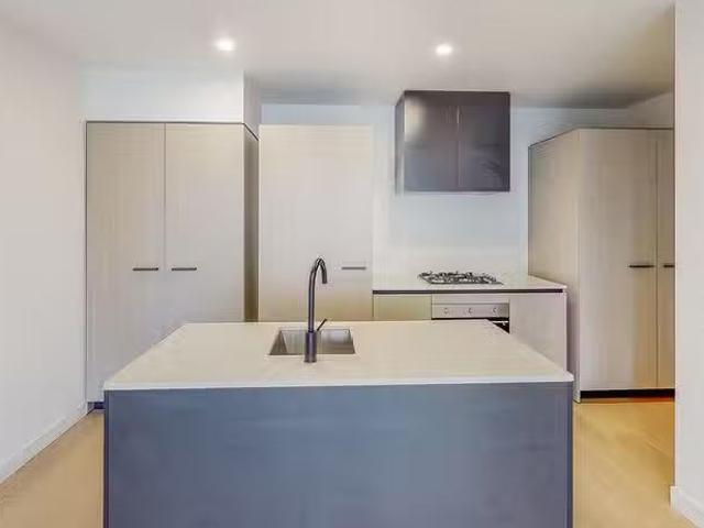 Cozy 205/39 Park Street, South Melbourne, VIC 3205