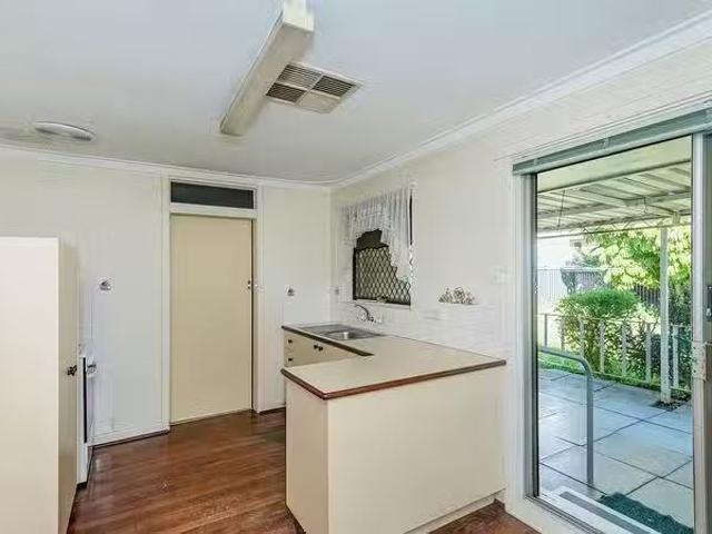 Deal! 206 Fisher Street, Cloverdale, WA 6105