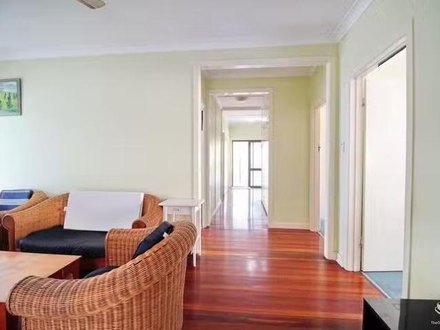 Cozy 209 Carmody Road, St Lucia, QLD 4067