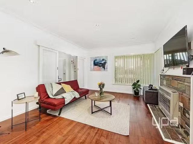 Nice 20 Bent Street, St Albans, VIC 3021