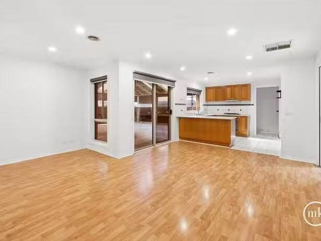 Unique 20 Trinity Way, South Morang, VIC 3752