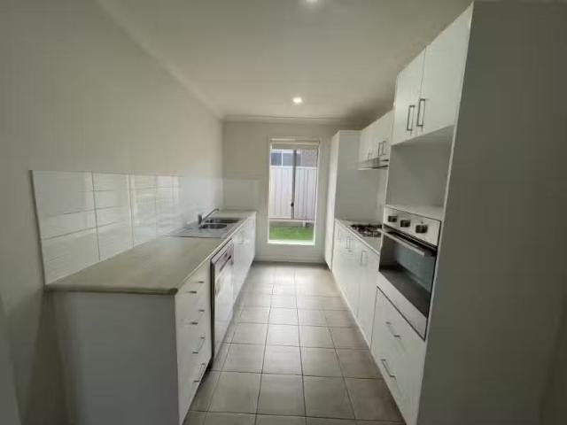 Charming 20A Bevington Bend, LAVINGTON Townhouse for rent Lis.
