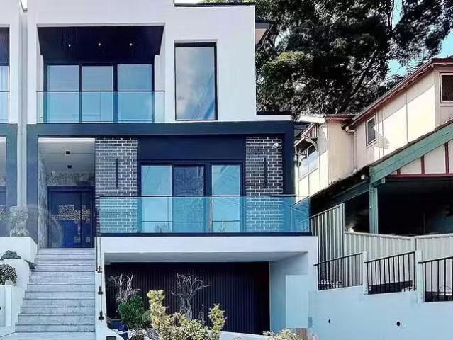 Cozy 20A Denistone Road, Eastwood, NSW 2122