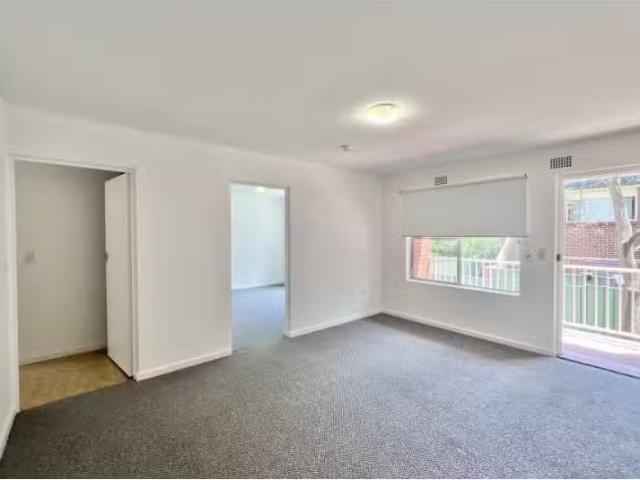 Just in! 2/10 Allan Street, Wollongong Apartment for rent Lis.