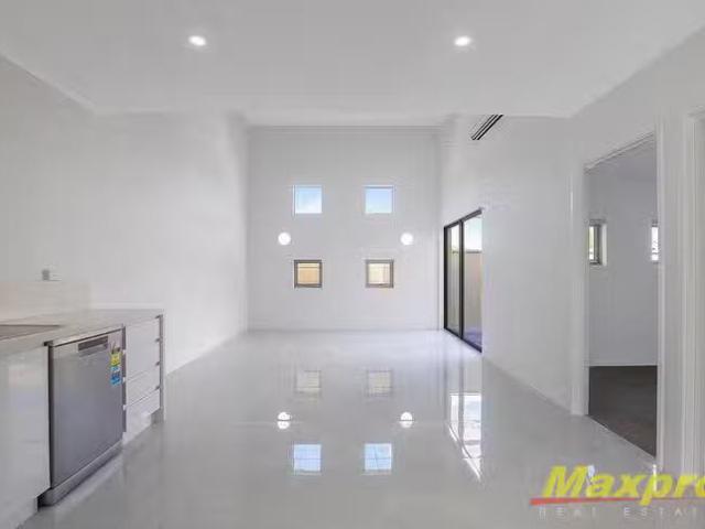 Deal! 2/10 Central Terrace, Beckenham, WA 6107